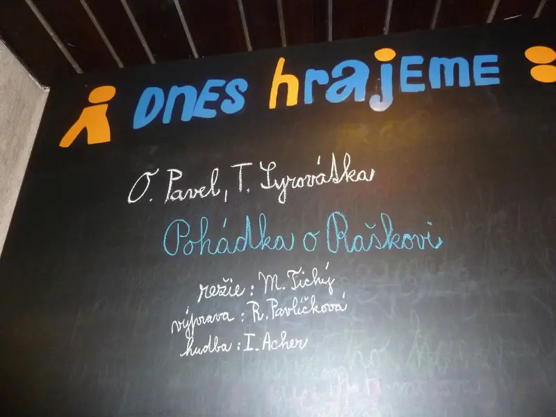 Třeťáci a čtvrťáci v divadle