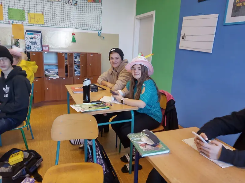 Den jinak