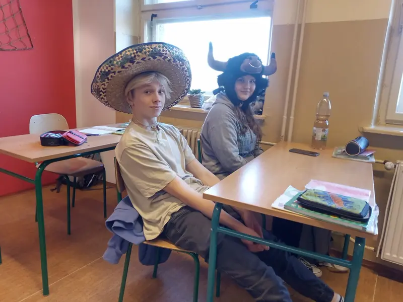 Den jinak