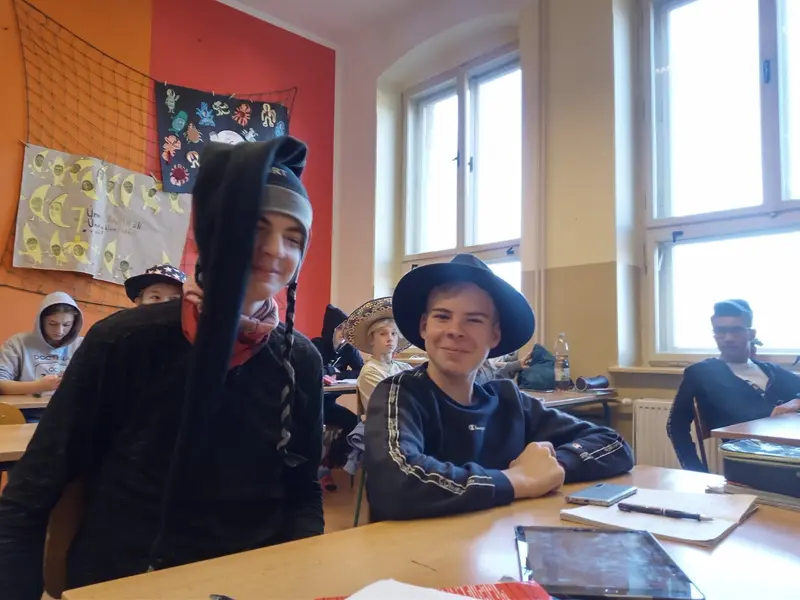 Den jinak