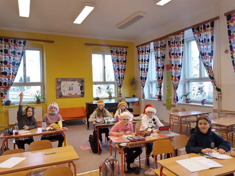 Den jinak