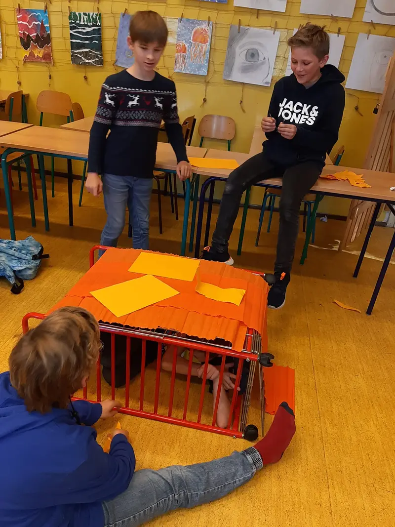 6.tř. Vv Zdobení objektů