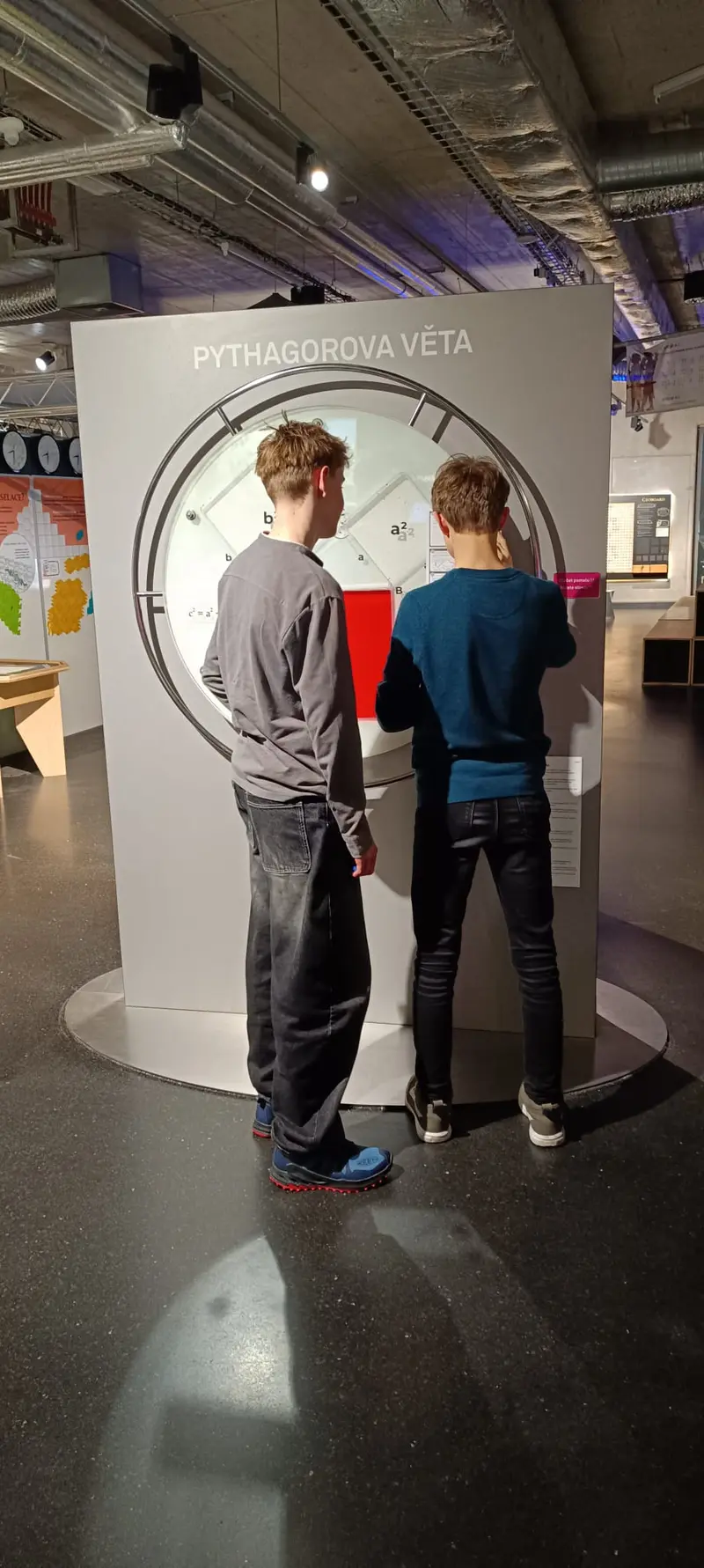 Planetárium + MatematikUM 9. tř. v IQlandii