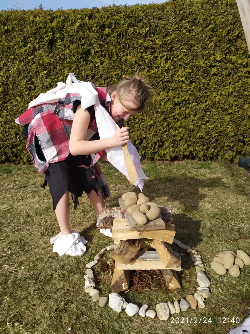 Čtvrťáci navštívili pravěk